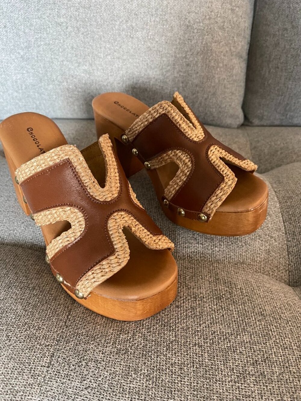 NWOT Chocolat Blu Mae Leather Raffia Studded Wood Platform Sandals 38